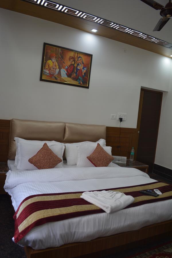 Oyo 10448 Green View Home Stay เดห์ราดุน ภายนอก รูปภาพ
