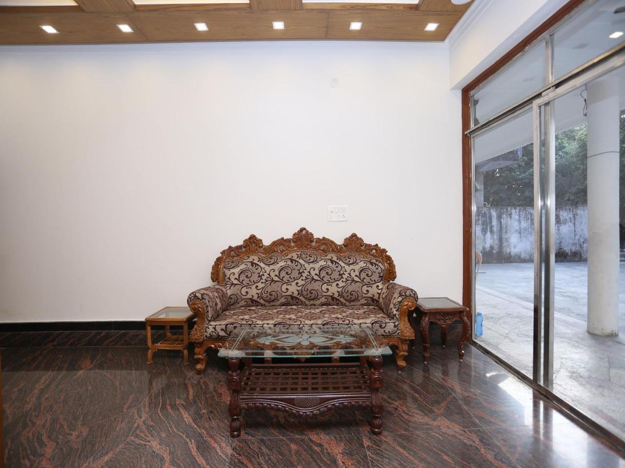 Oyo 10448 Green View Home Stay เดห์ราดุน ภายนอก รูปภาพ