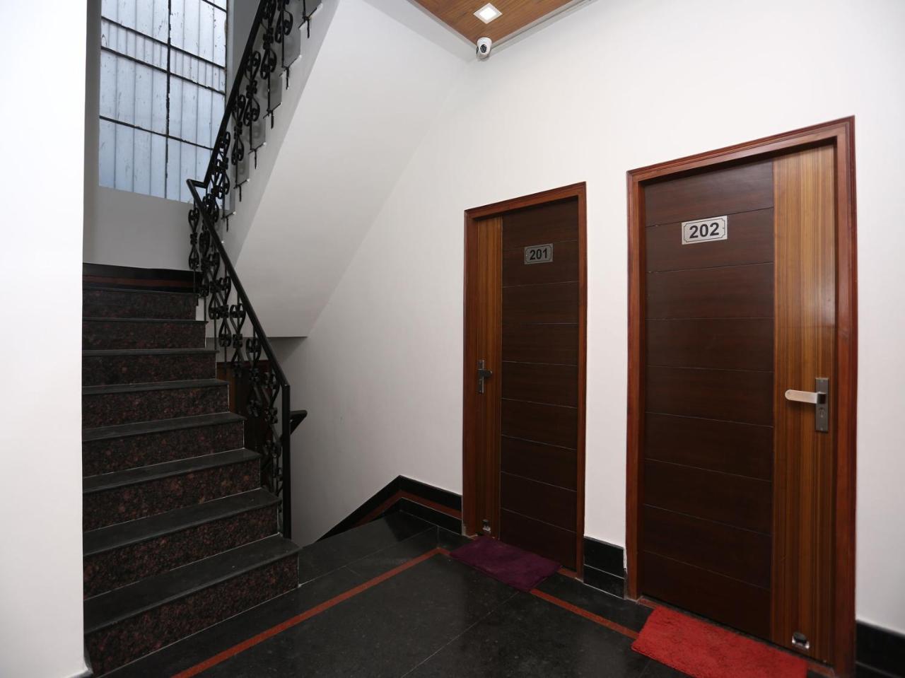Oyo 10448 Green View Home Stay เดห์ราดุน ภายนอก รูปภาพ