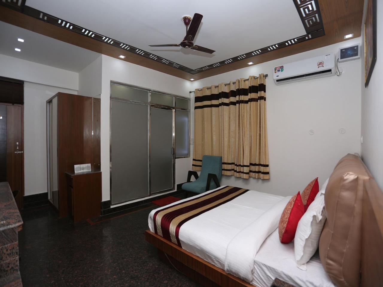 Oyo 10448 Green View Home Stay เดห์ราดุน ภายนอก รูปภาพ