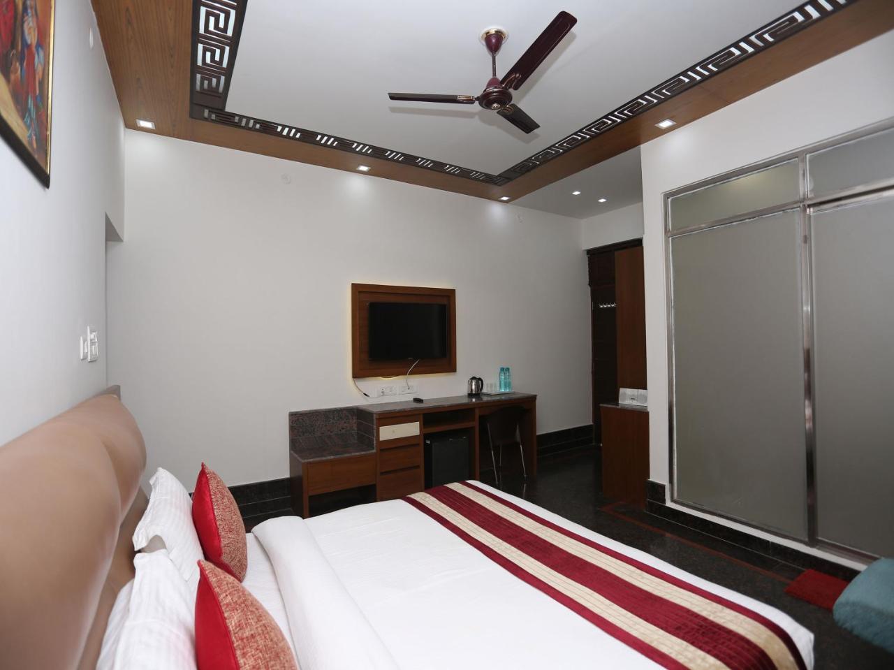 Oyo 10448 Green View Home Stay เดห์ราดุน ภายนอก รูปภาพ