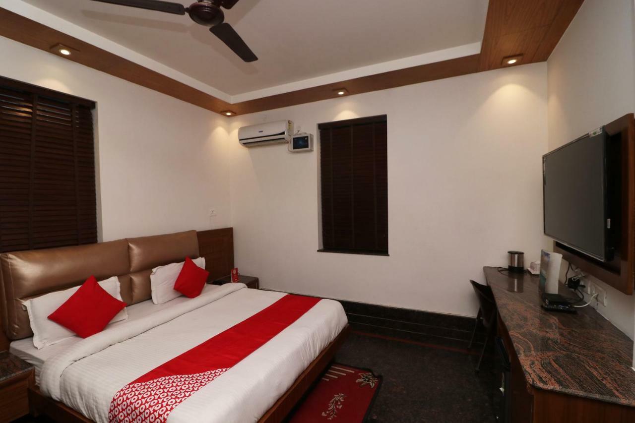 Oyo 10448 Green View Home Stay เดห์ราดุน ภายนอก รูปภาพ