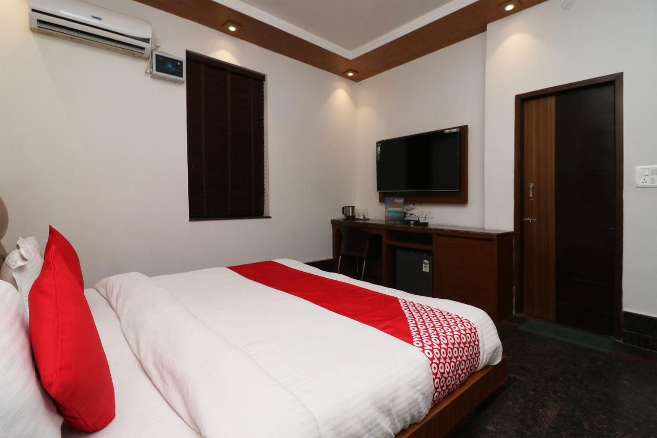 Oyo 10448 Green View Home Stay เดห์ราดุน ภายนอก รูปภาพ